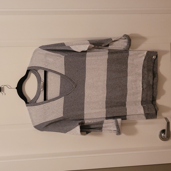 TNA sweater (S) - Picture 1 of 2